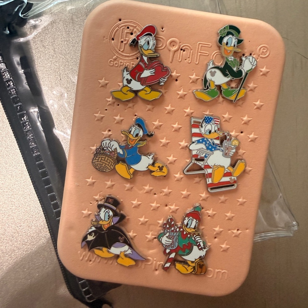 WDW 2025 Mystery Pin Donald Set includes Chaser